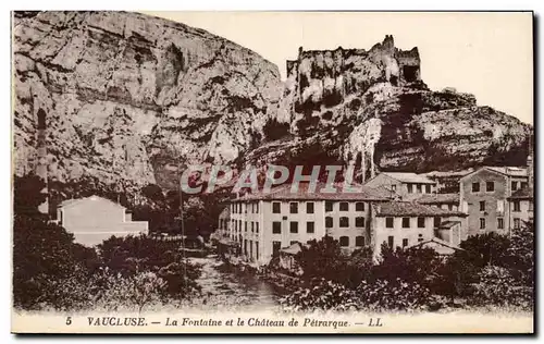 Cartes postales Vaucluse La fontaine et le chateau de Petrarque