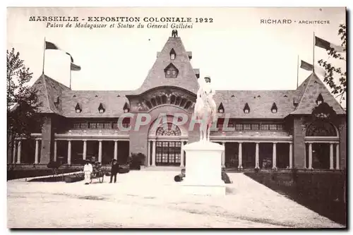 Cartes postales Marseille Exposition coloniale 1922 Palais de Madagascar et statue du General Gallieni