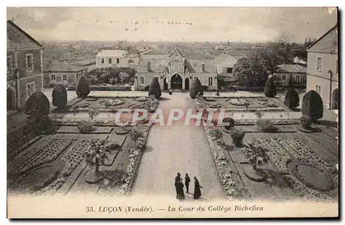 Cartes postales Lucon la cour du college Richelieu