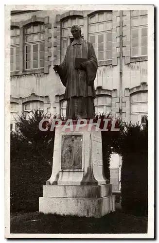 Cartes postales moderne Pensionnat St Gabriel St Laurent sur Yevre Statue du bienheureux de Montfort