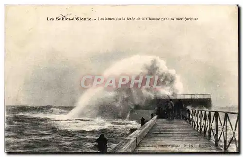 Cartes postales Les Sables d&#39olonne Les lames sur la jetee de la Chaume par une mer furieuse