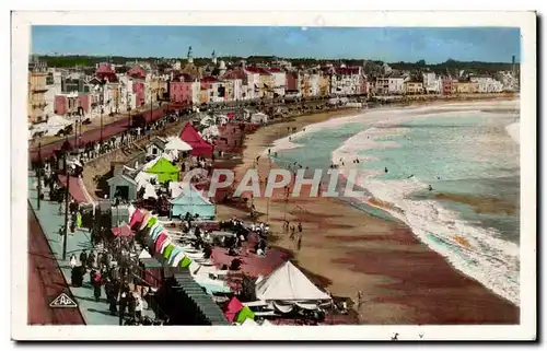 Cartes postales Les Sables d'Olonne Le remblai et la plage