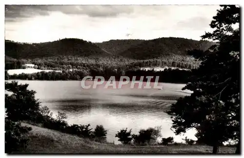 Cartes postales moderne Saint Ferreol Un coin du bassin Au fond la montagne noire