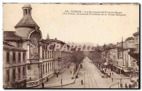 Ansichtskarte AK Nimes Le boulevard Victor Hugo (au fond le grand theatre et la tour Magne)