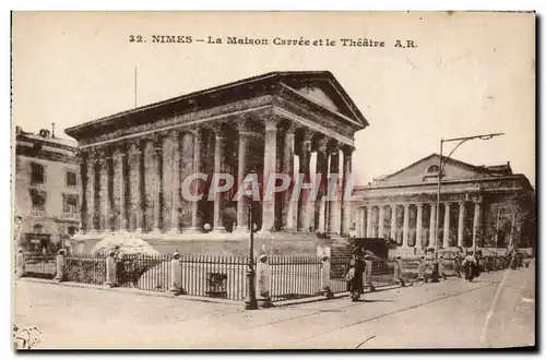 Ansichtskarte AK Nimes La maison carree et le theatre