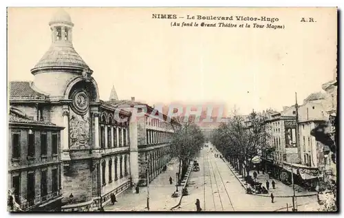 Ansichtskarte AK Nimes Boulevard Victor Hugo (au fond le grand theatre et la tour Magne)