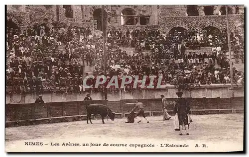 Cartes postales Nimes Les arenes un jour de course espagnole L&#39estocade corrida