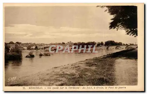 Ansichtskarte AK Bergerac Les quais sur la Dordogne Au fond a droite le pont de pierre