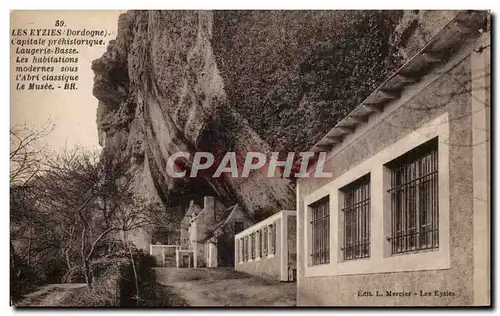 Cartes postales Les Eyzies Capitale prehistorique Laugerie basse Les habitations modernes sous l&#39abri classiq