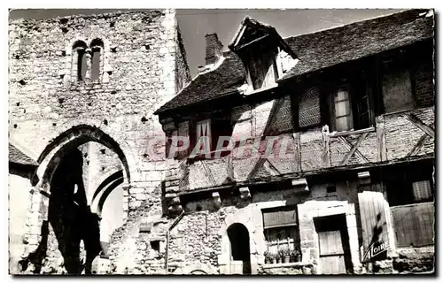 Cartes postales moderne Mennetou sur Cher La porte d&#39en haut ou porte nord et vieille maison