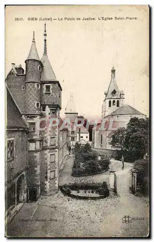 Cartes postales Gien Le palais de justice L&#39eglise Saint Pierre