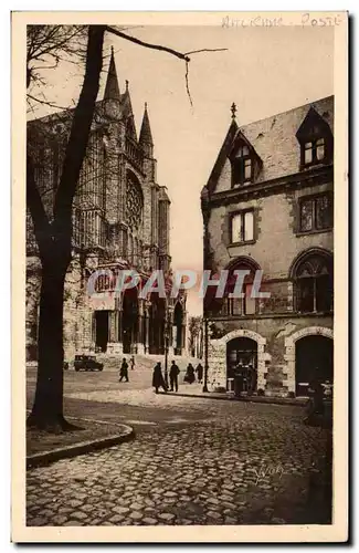 Cartes postales Chartres L&#39ancienne poste et le portail Sud