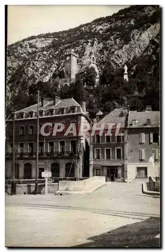 Cartes postales moderne Saint Beat Le pont et le chateau