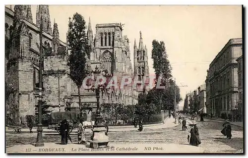 Bordeaux - La Place Rohan et la Cathedrale - Cartes postales