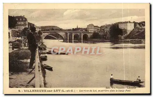 Cartes postales Villeneuve sur Lot Les rives du Lot en arriere plan le vieux pont