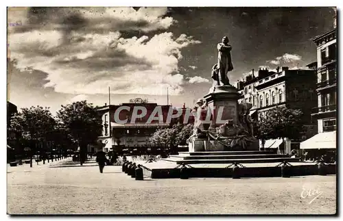 Cartes postales Bordeaux Contre jour sur les allees de Tourny Statue de Gambetta