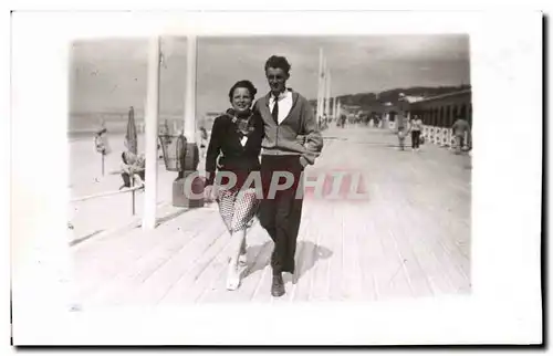 CARTE PHOTO Fantaisie - Couple - walking on boardwalk - Cartes postales