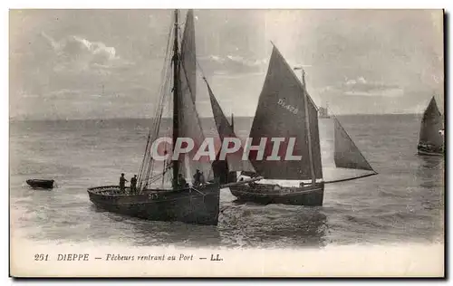 Cartes postales Dieppe Pecheurs rentrant au port