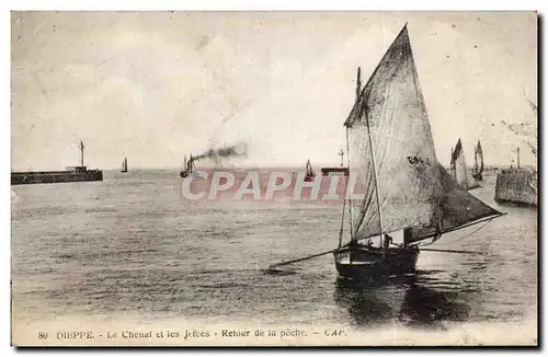 Ansichtskarte AK Dieppe Le chenal et les jetees Retour de la peche