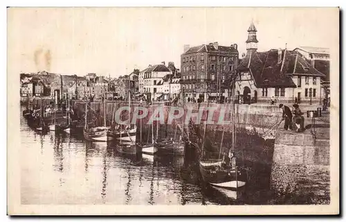 Cartes postales Dieppe La halle aux poissons et les quais