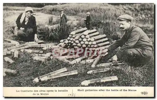 Cartes postales Militaria La cueillette des obus apres la bataille de la MArne