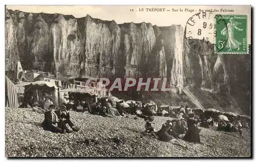 Ansichtskarte AK Le Treport Sur la plage au pied des falaises