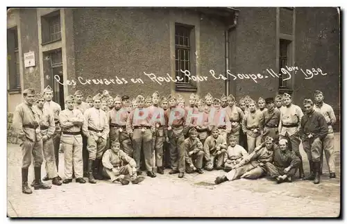 Ansichtskarte AK CARTE PHOTO Militaria Soldats Les crevards en route pour la soupe 1932