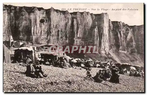 Ansichtskarte AK Le Treport Sur la plage Au pied des falaises