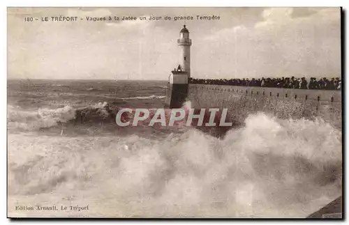 Ansichtskarte AK Le Treport Vagues a la jetee un jour de tempete Phare Lighthouse