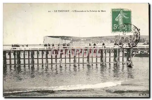 Cartes postales Le Treport L&#39estacade et la falaise des mers