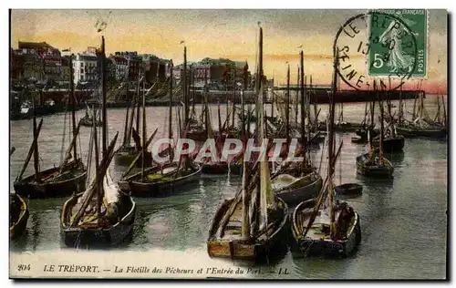 Cartes postales Le Treport La flotille des pecheurs et l&#39entree du port