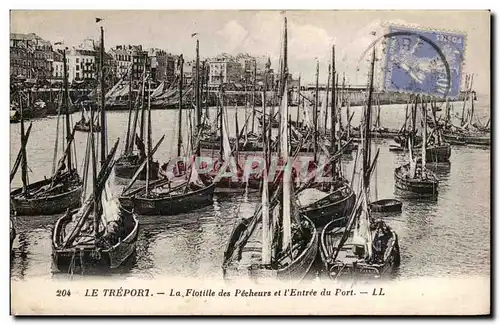 Cartes postales Le Treport La flotille des pecheurs et l&#39entree du port