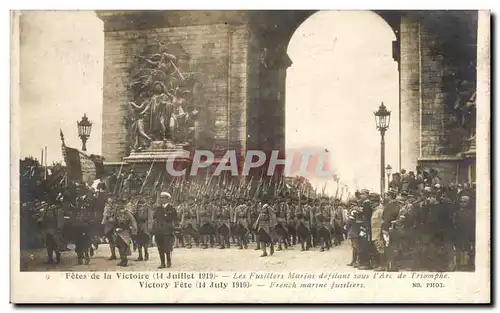 Cartes postales Paris Fetes de la victoire 14 juillet 1919 Les fusillers marins defilant sous l'Arc de Triomp