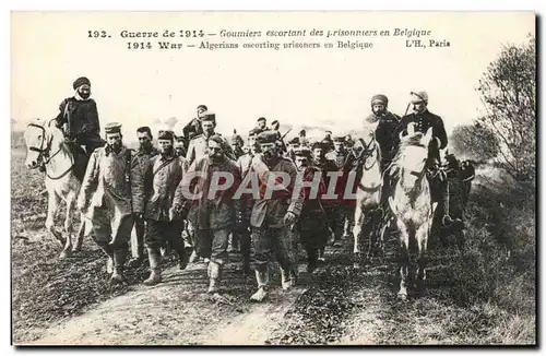 Ansichtskarte AK Guerre de 1914 Goumiers escortant des prisonniers en Belgique Militaria