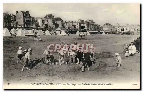 Les Sables d&#39Olonne - La Plage enfants jouants dans la Sable - Cartes postales