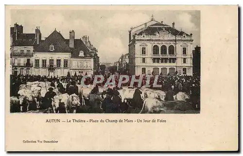 Cartes postales Autun Le theatre Place du Champ de Mars Un jour de foire
