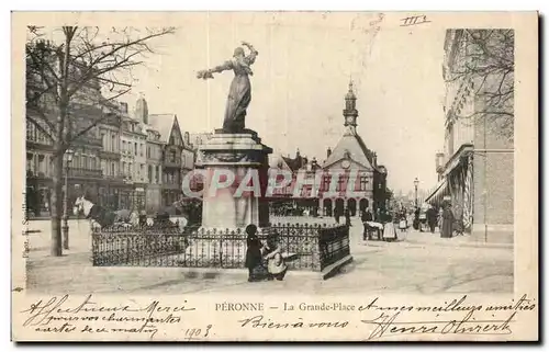 Cartes postales Peronne La grande place