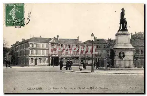 Ansichtskarte AK Chartres La statue de Marceau et l&#39hotel du duc de Chartres