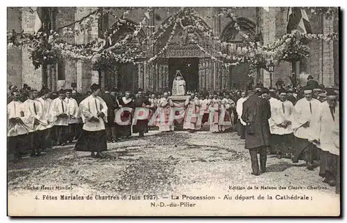 Cartes postales Chartres Fetes mariales 6 juin 1927 La procession Au depart de la cathedrale ND du Pilier