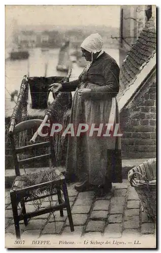 Cartes postales Dieppe pecheuse Le sechage des lignes