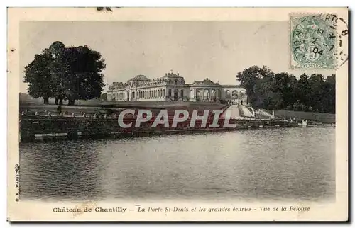 Cartes postales Chateau de Chantilly La porte St Denis et les grandes ecuries Vue de la pelouse