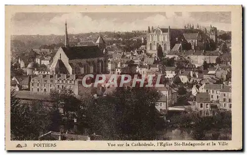 Ansichtskarte AK Poitiers Vue sur la cathedrale L eglise Ste Radegonde et la ville