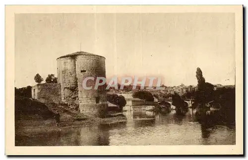 Ansichtskarte AK Poitiers Vallee du Clain pres des ruines de l ancien chateau et le pont de cheminde fer vers Par