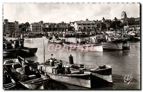 Saint Jean de Luz - Le Port apres la rentree des Chalutiers - Cartes postales