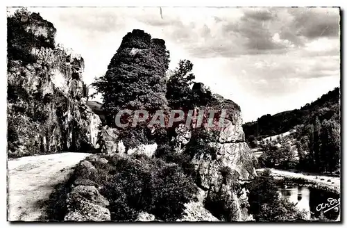 Cartes postales moderne Gorges de Chouvigny Le rocher Armand et la Sioule