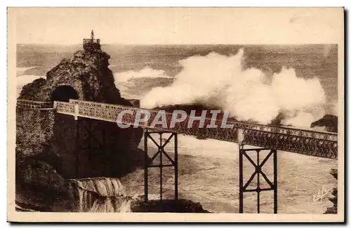 Cartes postales Biarritz Le rocher de la vierge par gros temps