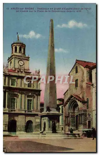 Ansichtskarte AK Arles sur Rhone Obelisque en granit d Egypte se dresse sur la place de la Republique