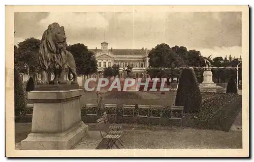 Ansichtskarte AK Angers Un coin des jardins de l hotel de ville Lion