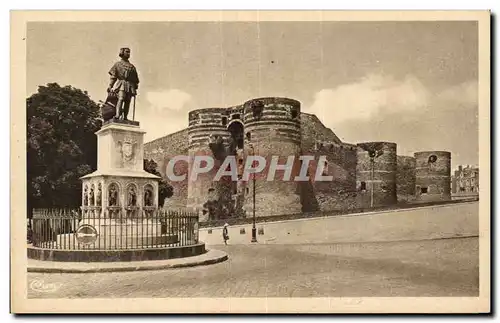 Cartes postales Angers Statue du Roi Rene et le chateau