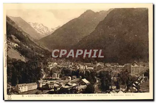 Ansichtskarte AK Cauterets Vue generale sur la ville et fond de Lutour L ardiden